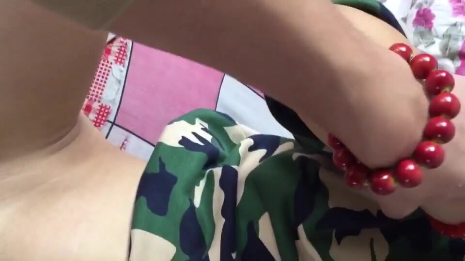 極品反差婊清純超高顏值女神，超騷超主動，騎在男友雞巴上瘋狂搖曳，太有感覺了！ (3)