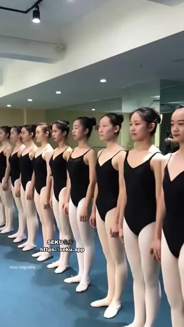 【胡妍慈】北京市海韻藝術學校，芭蕾舞妹子給金主定製，花灑自慰，裸舞，還偸拍舞伴換衣