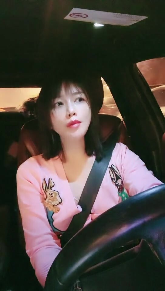【餘君赴山海】超騷御姐，難得一見的騷貨少婦，辦公室 戶外 車上跳蛋，沐浴秀，玩得就是一個心跳 (1)