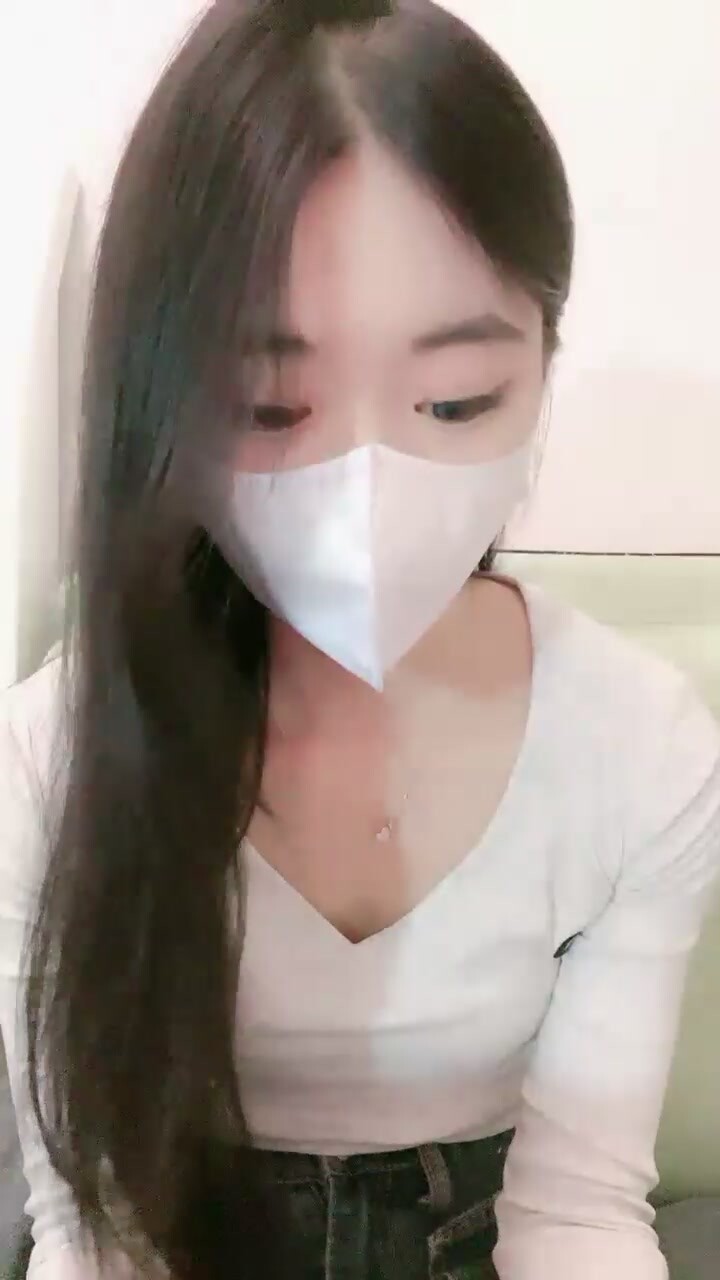 【不萌不淑女】終於露臉了02年美少女~尺度全開~20小時~道具自慰，美麗小仙女陰毛這麼濃密 (1)