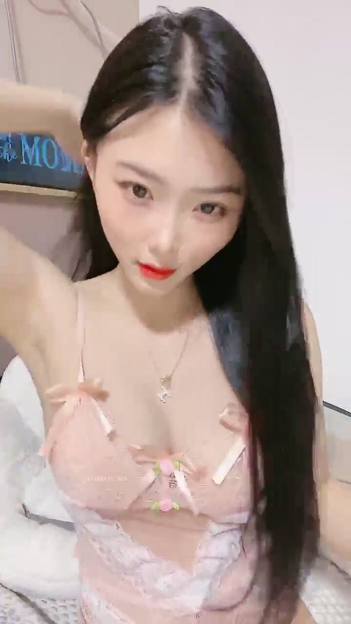 【御姐寶貝兒】花一樣的少女，你的貓系女友已上線，白得發光，足交自慰真棒 (1)