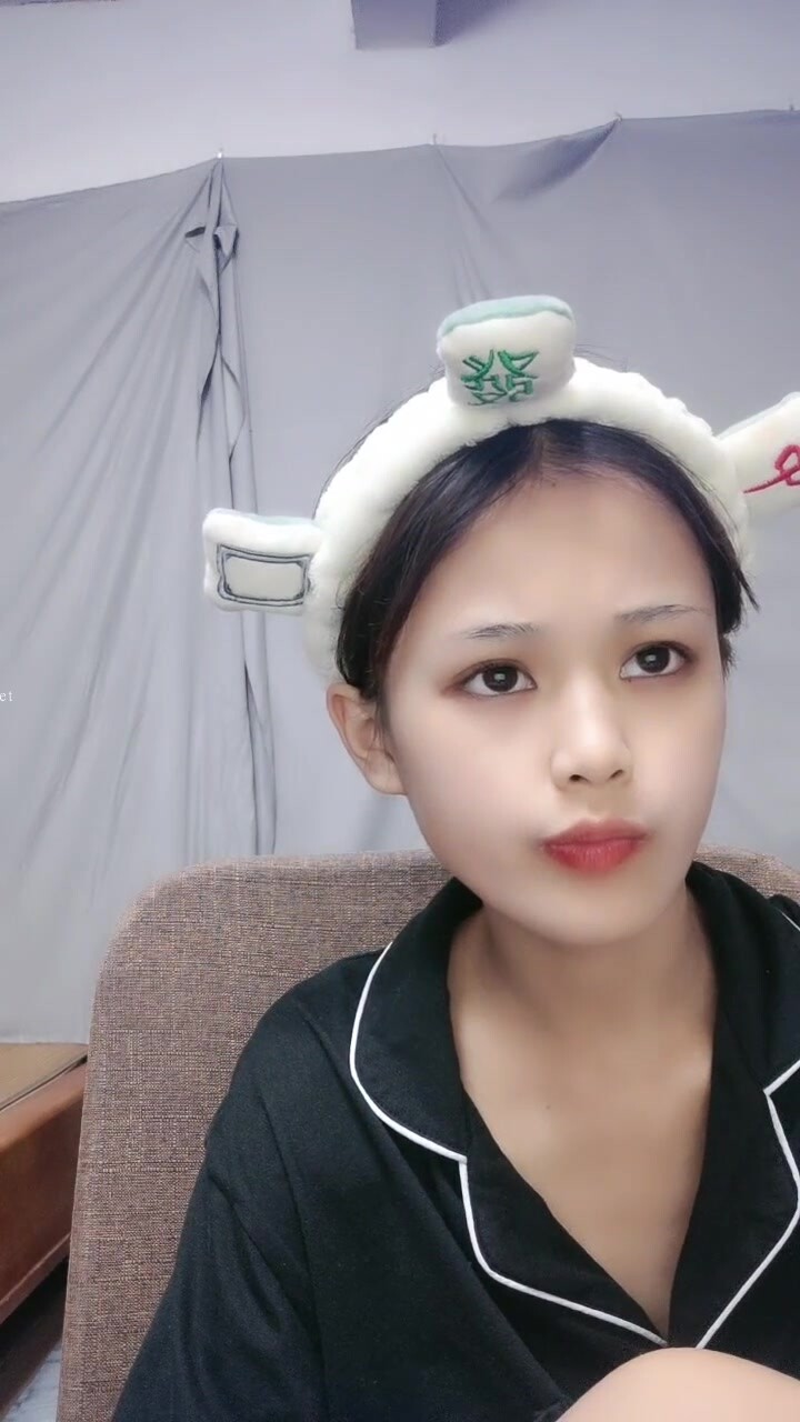 【一隻小卡哇伊】新人舞蹈生萌妹下海，人如其名，好可愛，俏皮的脫光給哥哥們看，剛發育好的少女胴體 (3)