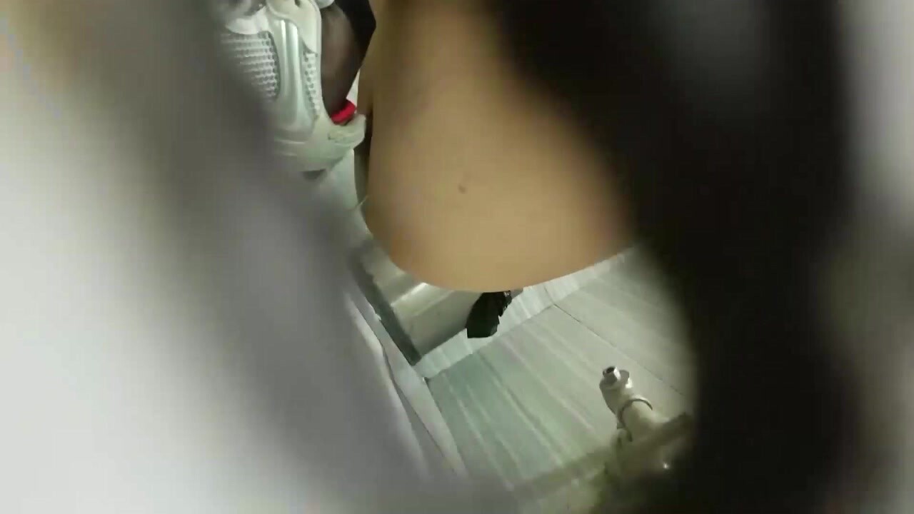 十一月電報收費群最新流出手持廁拍貓眼原創高顏值新疆美女下面確實長的有所不同