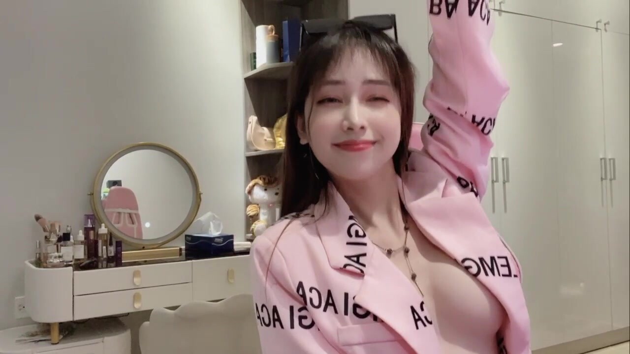 【anna102】女神放飛自我~100%心動感覺，多種道具自慰~一晚狂擼，俏麗江南小美女，讓人秒硬 (1
