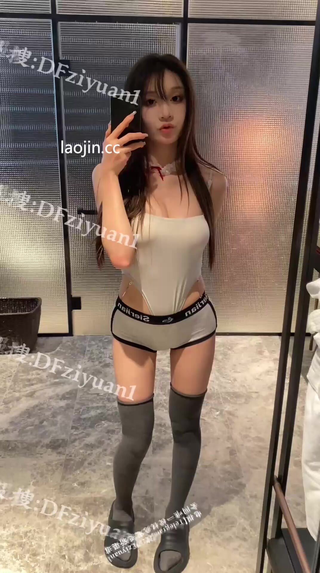 【困困狗】46萬粉絲網黃蜂腰美乳蘿莉付費資源 小身板JK蘿莉被肌肉壯男猛操乾的全身抽搐 (2