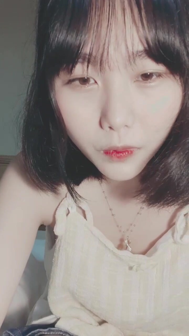 【鴨鴨】清純校花好像是學攝影的，很少上線還買了單反相機，100%戀愛感覺，反差感賊強 (3