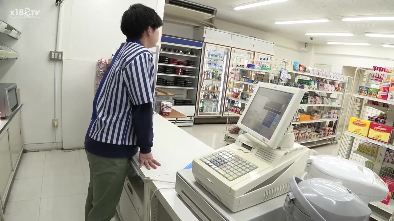 【中文字幕】周3日、 寂しさを紛らわす深夜のパート勤務で倦怠期の夫を忘れさせてくれる絶倫の年下バイトくんと夜が明けるまで中出し不倫に溺れています。