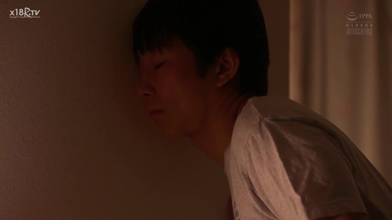 【中文字幕】毎晩セックスの聲が大きいお隣さんは夫の留守中、欲求不満で僕を誘惑。汗だくになって一週間ヤリまくった。