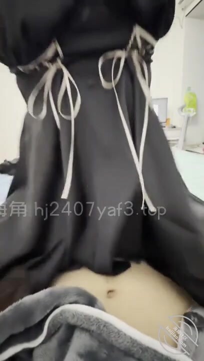 22.姐姐塞跳蛋接外賣，被操的叫爸爸