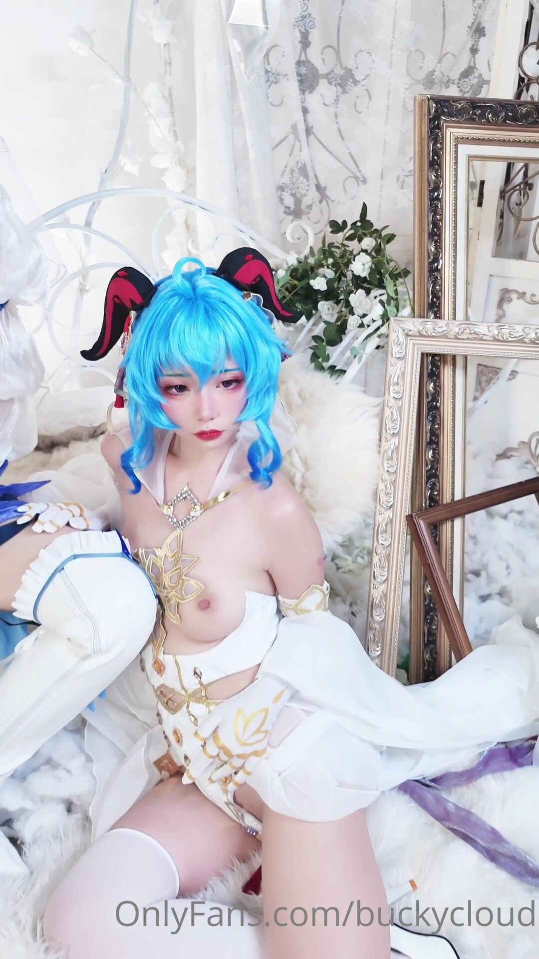 【一隻雲燒 】百萬粉絲蘿莉福利姬精神少女 OF大尺度露臉私拍 美乳網黃少女緋聞爆料比黃拍多 (1)
