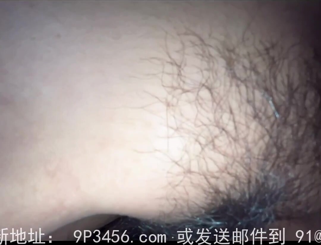 痙攣高潮，不讓她拔出來，一直在抖。