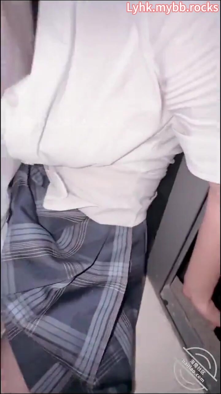 【意淫自己妹妹】震撼兄妹亂倫樓道撕妹妹黑絲，後入口交輪番上陣，強上內射，衣服都沒脫！新鮮又刺激！