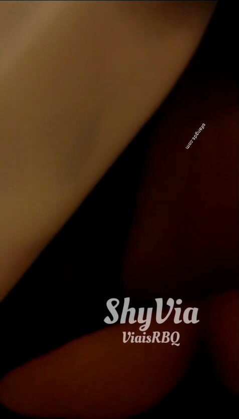 【ShyVia】最新流出超漂亮氣質大學生付費福利 露臉強推，宿舍裡給金主爸爸自慰，粉嫩鮑魚水流不止！ (2)