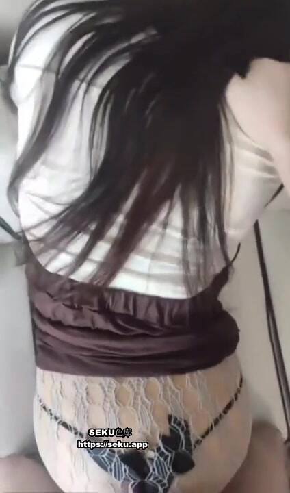 哥哥在樓上睡覺 我和嫂子在樓下雲雨內射，小嫂子那個絲襪絕了！~1