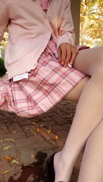 【軟萌蘿莉小仙】jk少女公園 推薦顏值福利姬嫩妹第八彈26套，幼態白虎。粉奶粉穴，戶外露出，粉絲珍藏版
