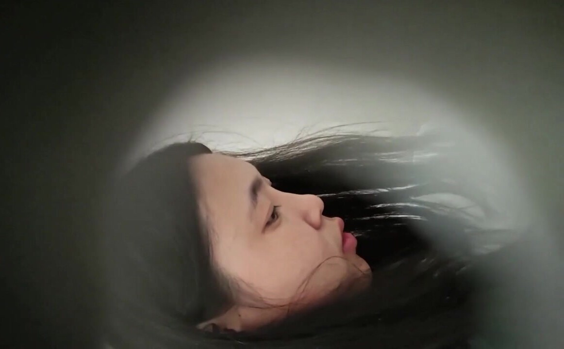 十二月新流出手持廁拍貓眼原創偷拍美女尿尿顏值美女廁所換褲子
