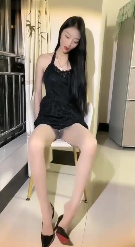 【艾米】大眾汽車美腿銷售顧問為 為業績自拍性感不雅影片，美腿道具足交，秀足，舔腳 (2)