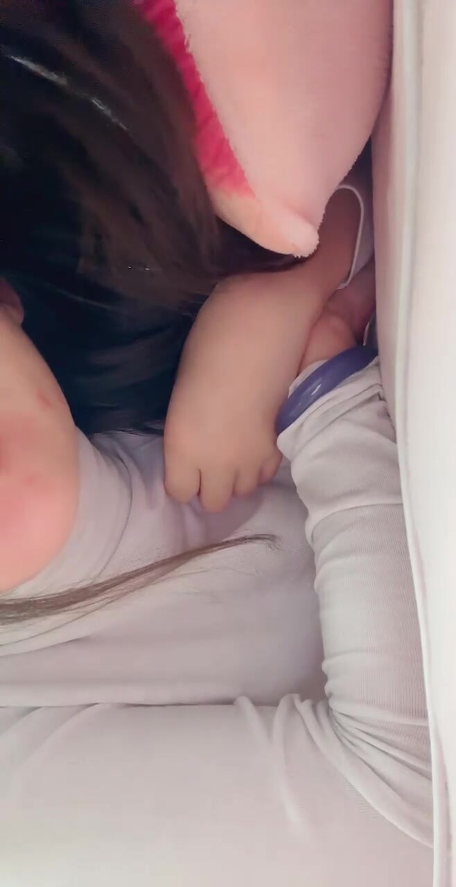 【明天開我嚇死了】深圳都市麗人的一天首次約炮，極品美乳皮膚白皙，臥室內騷得亂扭求插入！ (2)