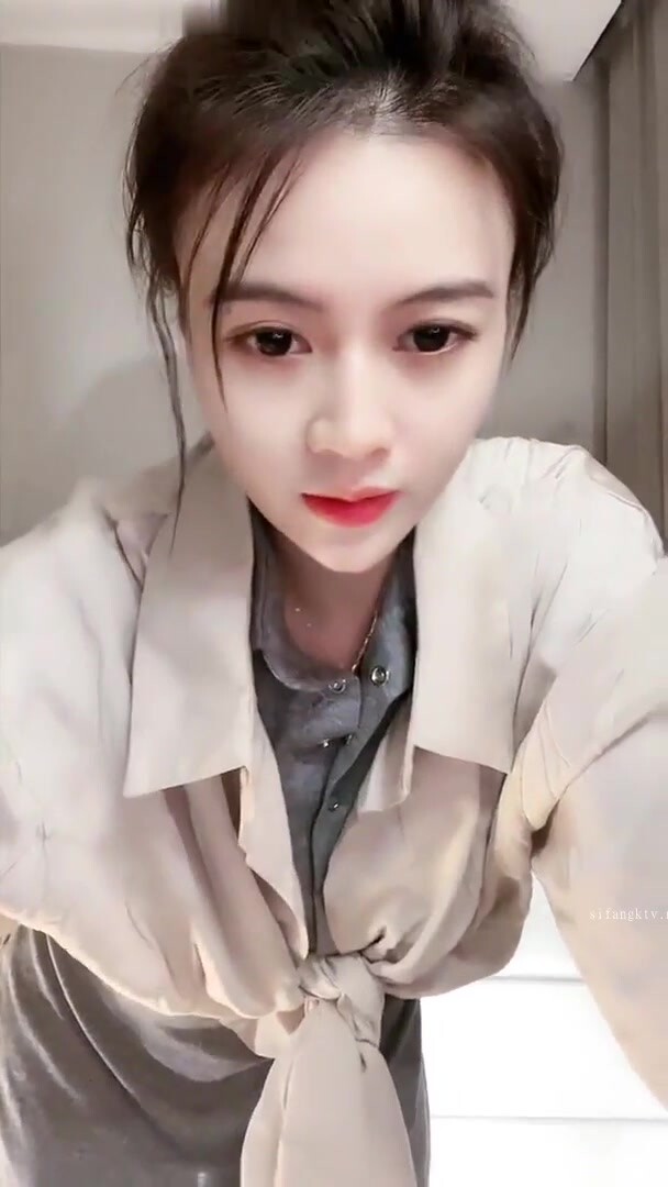 【小阿姨A】抖音擦邊主播會議擦邊舞，小尺度微露 (3)
