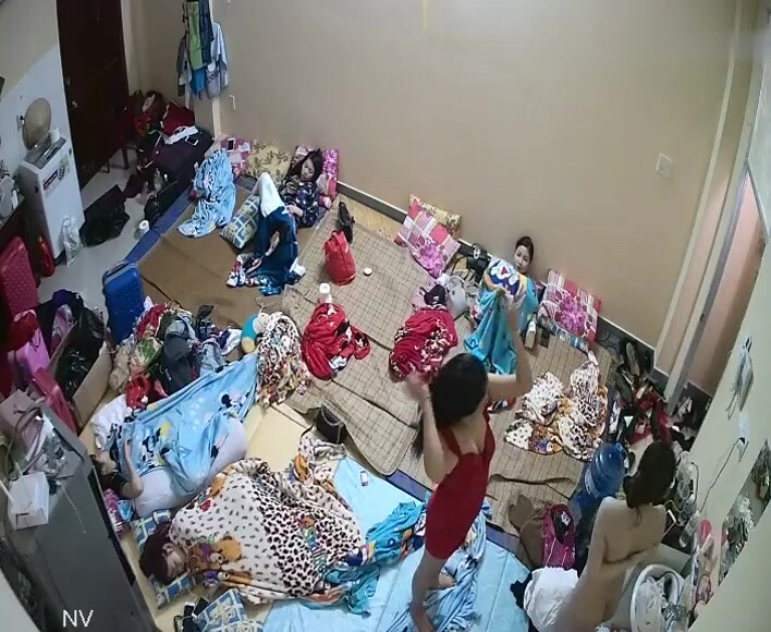 《駭客破解》真實探秘洗腳城女技師宿舍裡面幹啥的都有 (1)