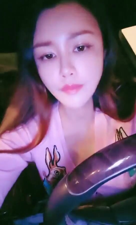 【餘君赴山海】青島淫婦第一人超騷御姐~!辦公室 戶外 車上跳蛋~漏水，玩得就是心跳和刺激 (2)