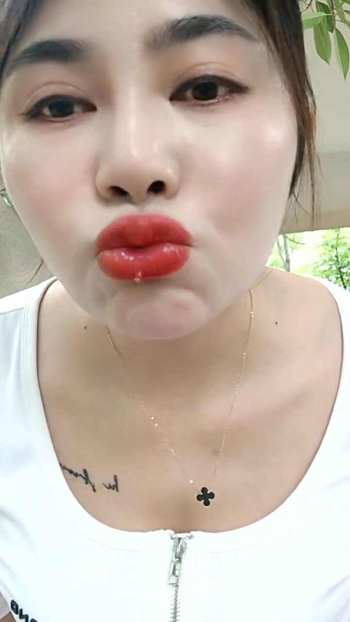 【靦腆的小少婦】超騷御姐~!戶外露奶~掰穴特寫~刺激，名不副實一點兒也不靦腆，騷爆了 (3)