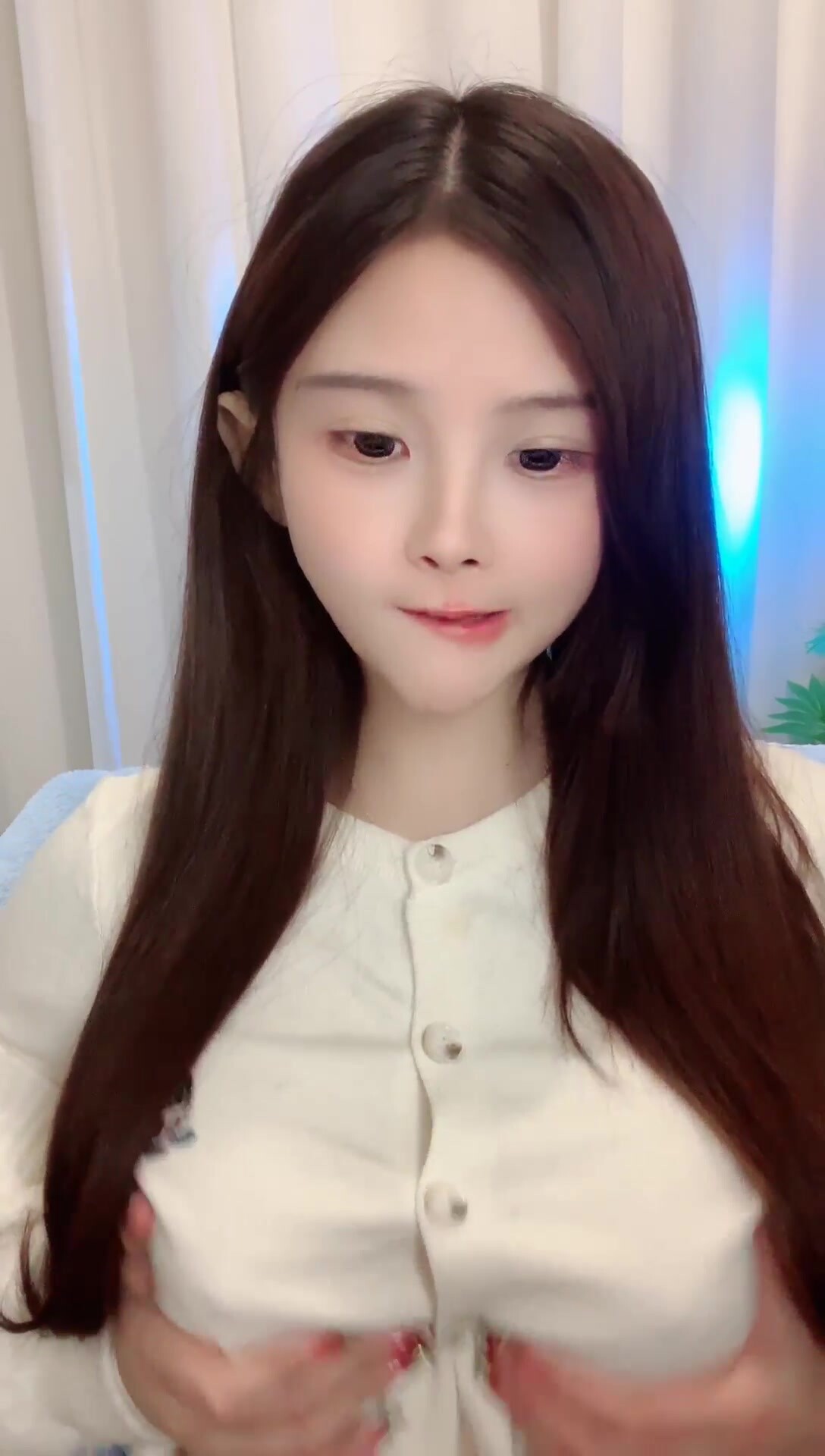 【希怨神】新人女神下海神似楊超越，極品美乳又白又大純天然，筷子腿小翹臀，露穴大尺度好美 (2)