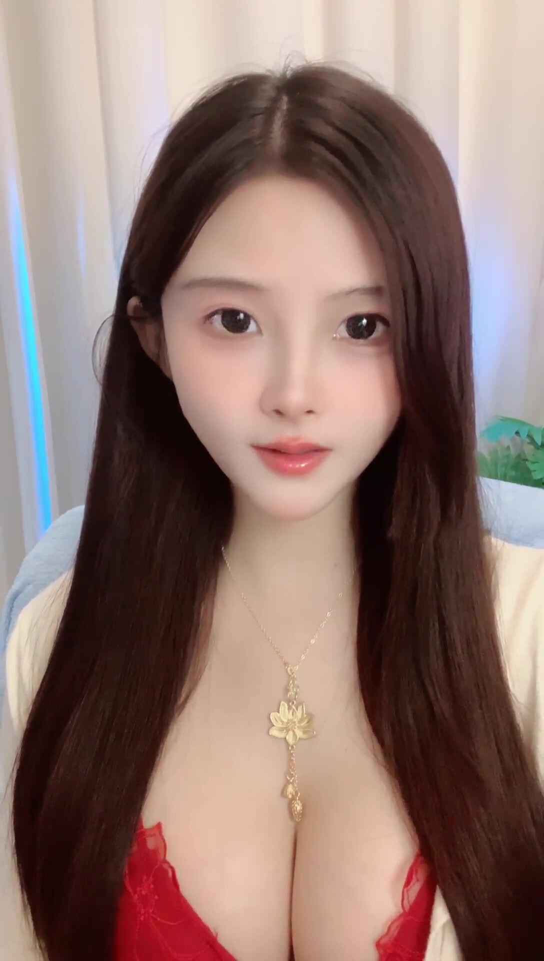 【希怨神】新人女神下海神似楊超越，極品美乳又白又大純天然，筷子腿小翹臀，露穴大尺度好美 (3)