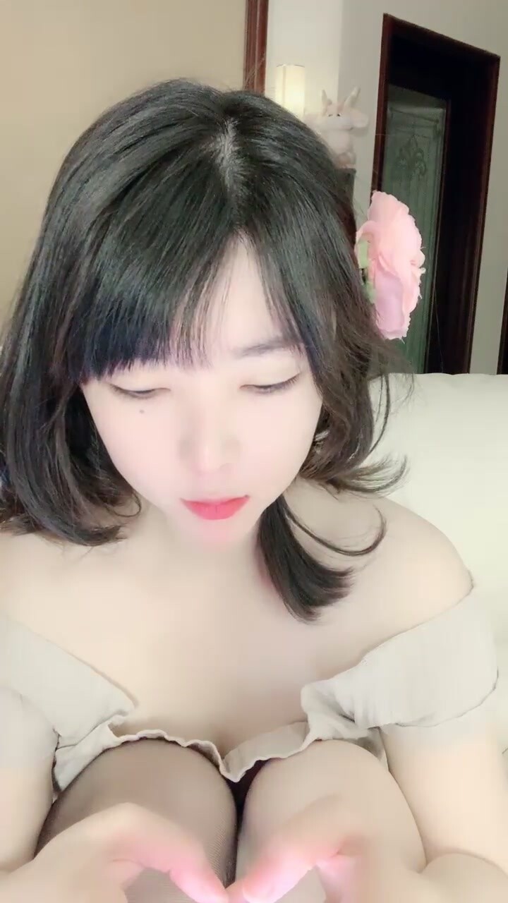 【婉兒】溫婉女神！膚白貌美 一對圓乳極好看 全裸勾魂魅舞 狂扣逼噴水 特別適合後入 (2)