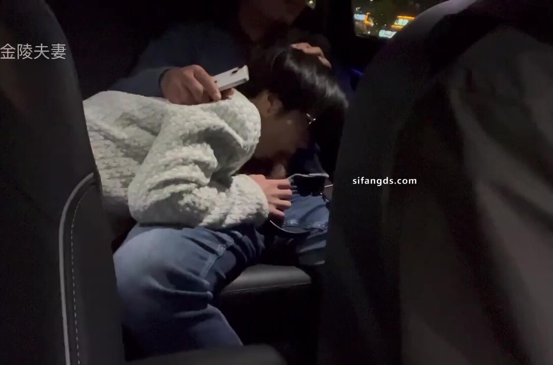 【金陵夫妻】頂級綠帽博主，跟粉絲3P多P，超騷老婆，短髮氣質小美女，嬌小身材大大欲望 (3)