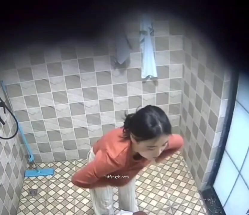 新品流出模特絲襪制服寫真攝影師在衛生間偷偷安裝攝像頭偷拍7位模特更換衣服 (4)