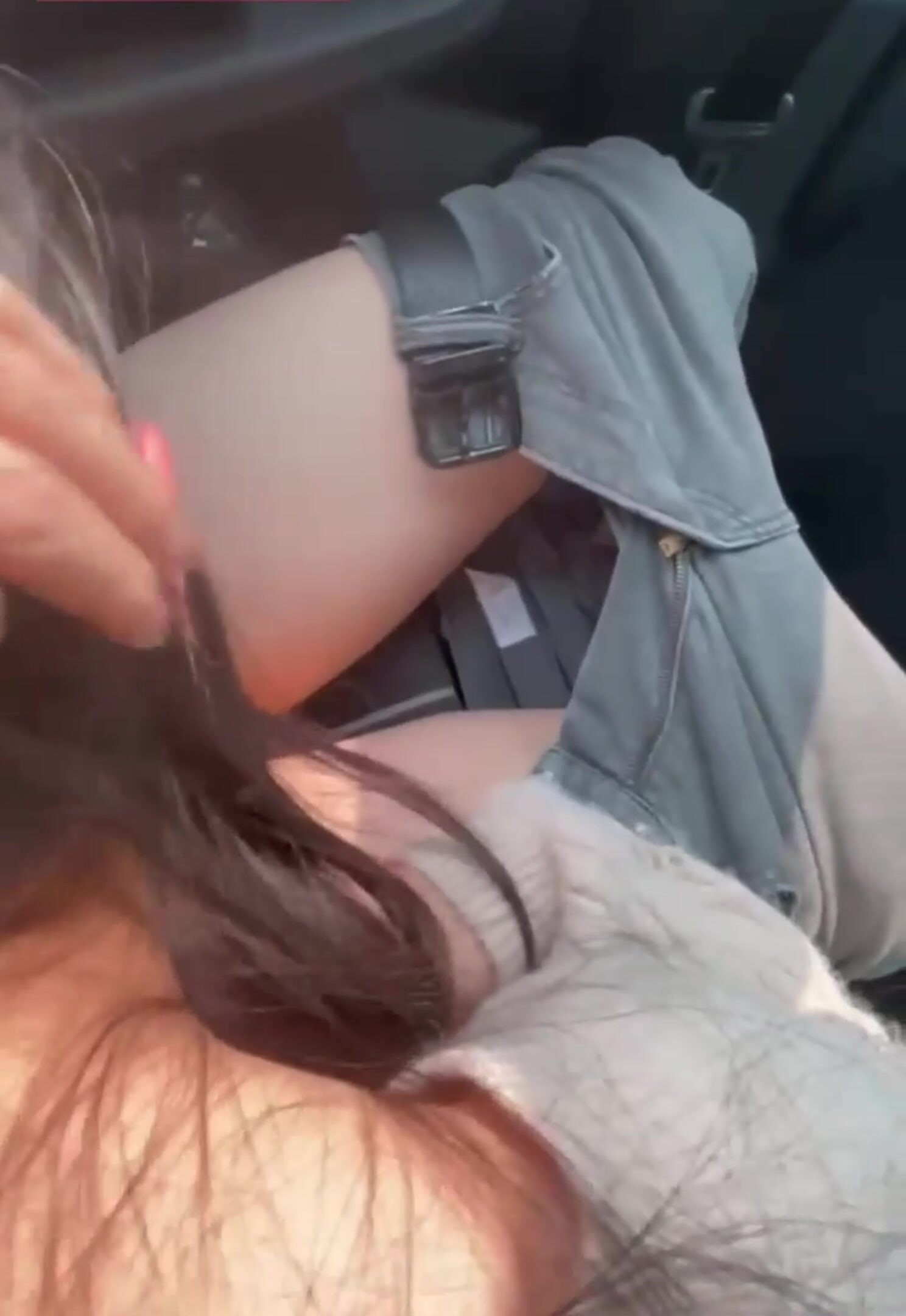 中央戲劇學院極品校花圈圈車震瓜小仙女邀請群友觀看特斯拉車震現場直播 無套內射騷穴最後還給操哭了 -
