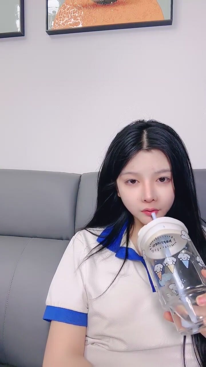 【06妹妹】新人正宗饅頭逼極品名器，高顏值美少女，好肥美的鮑魚，還是個人工白虎，誘惑值拉滿 (2)