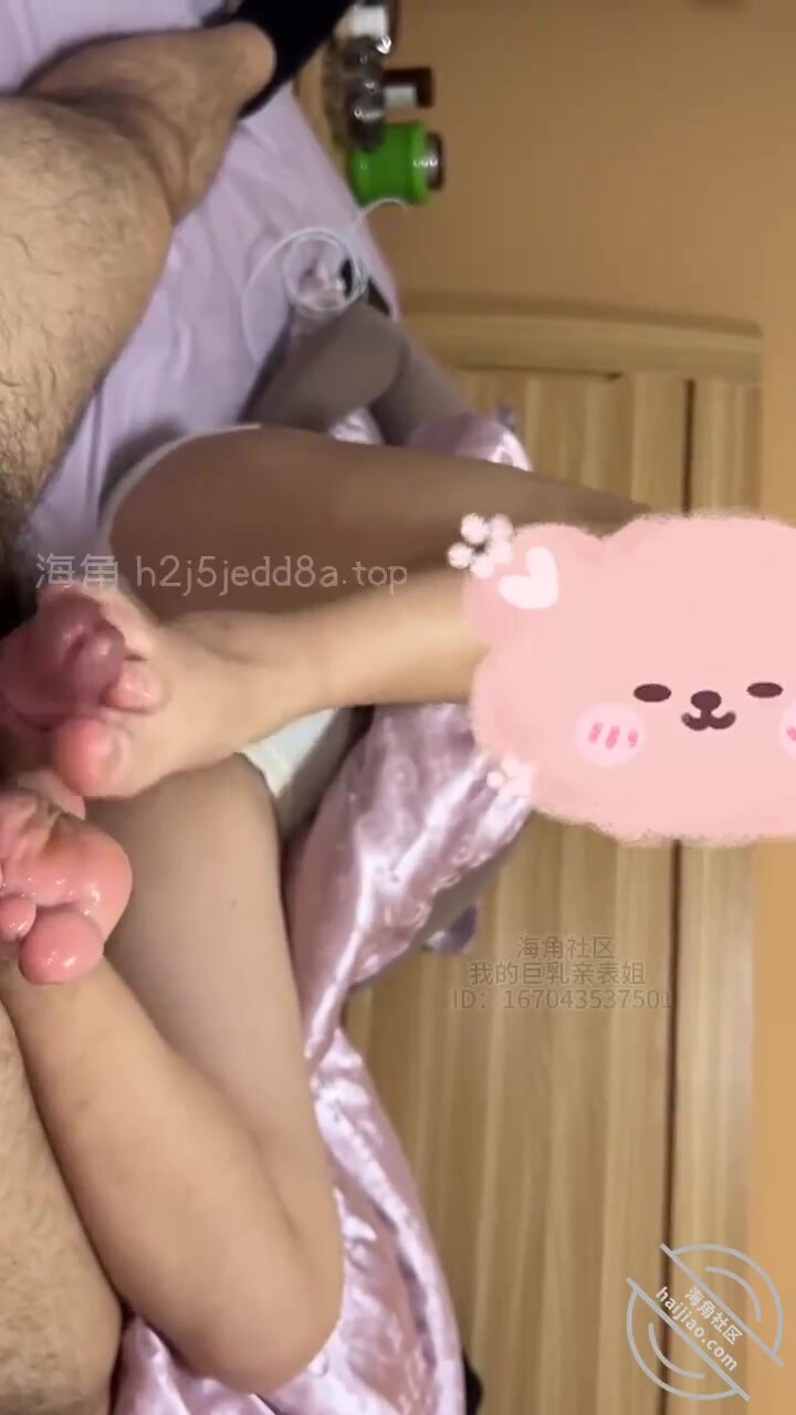 極品少婦海角我的巨乳親表姐，極品大奶乳暈完美，乳交超爽，被艹的時候晃呀晃太刺激了！