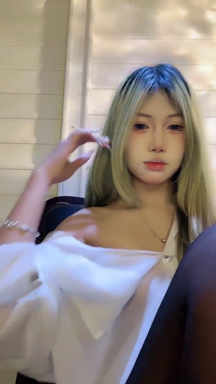 【椰椰吶】極品校花 好嫩好漂亮啊~潮流騷舞！大奶又大又嫩 騷逼很粉很緊緻 道具自慰 爽 (3)