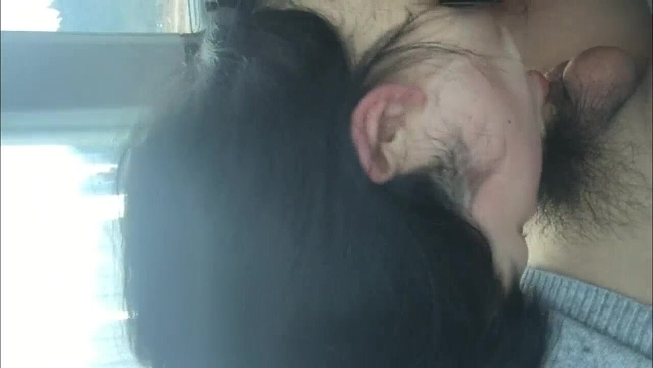 老闆和公司新來的女財務在車裡來一次快餐再讓她B裡塞個跳蛋去逛商場