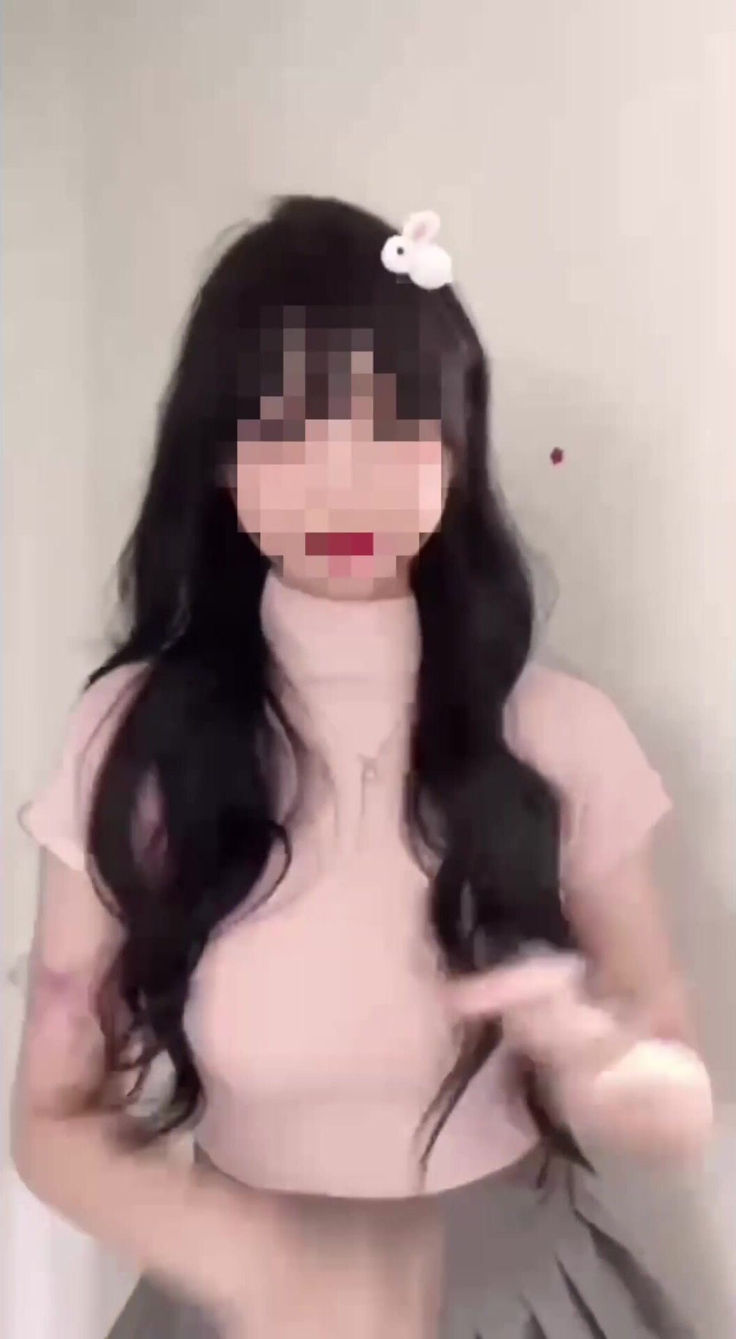 『江南第一深情』女高頂級約炮大神最新約炮眾多反差婊美女 嫩妹收割機，戴套都會戴反的小笨蛋，對著鏡子看著自己被後入