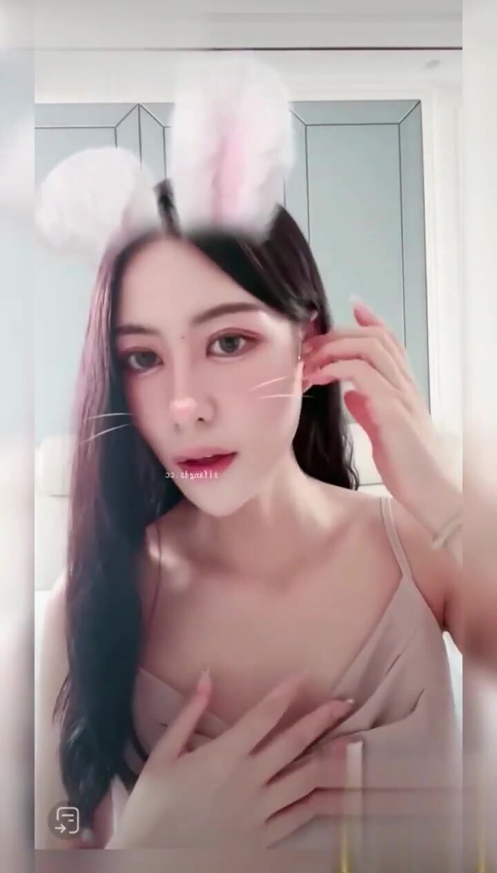 前保時捷4s店美女主播下海直播裸聊影片曝光_這便是能買保時捷的原因！