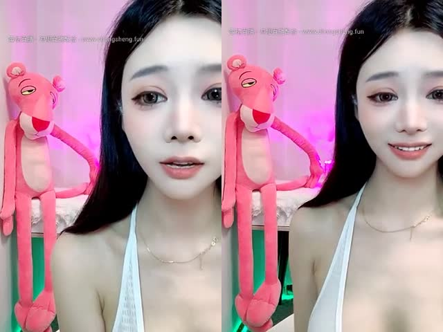 苗窕爆乳小妖精淫聲蕩語撩騷互動,近拍掰穴扣逼道具玩弄粉穴…