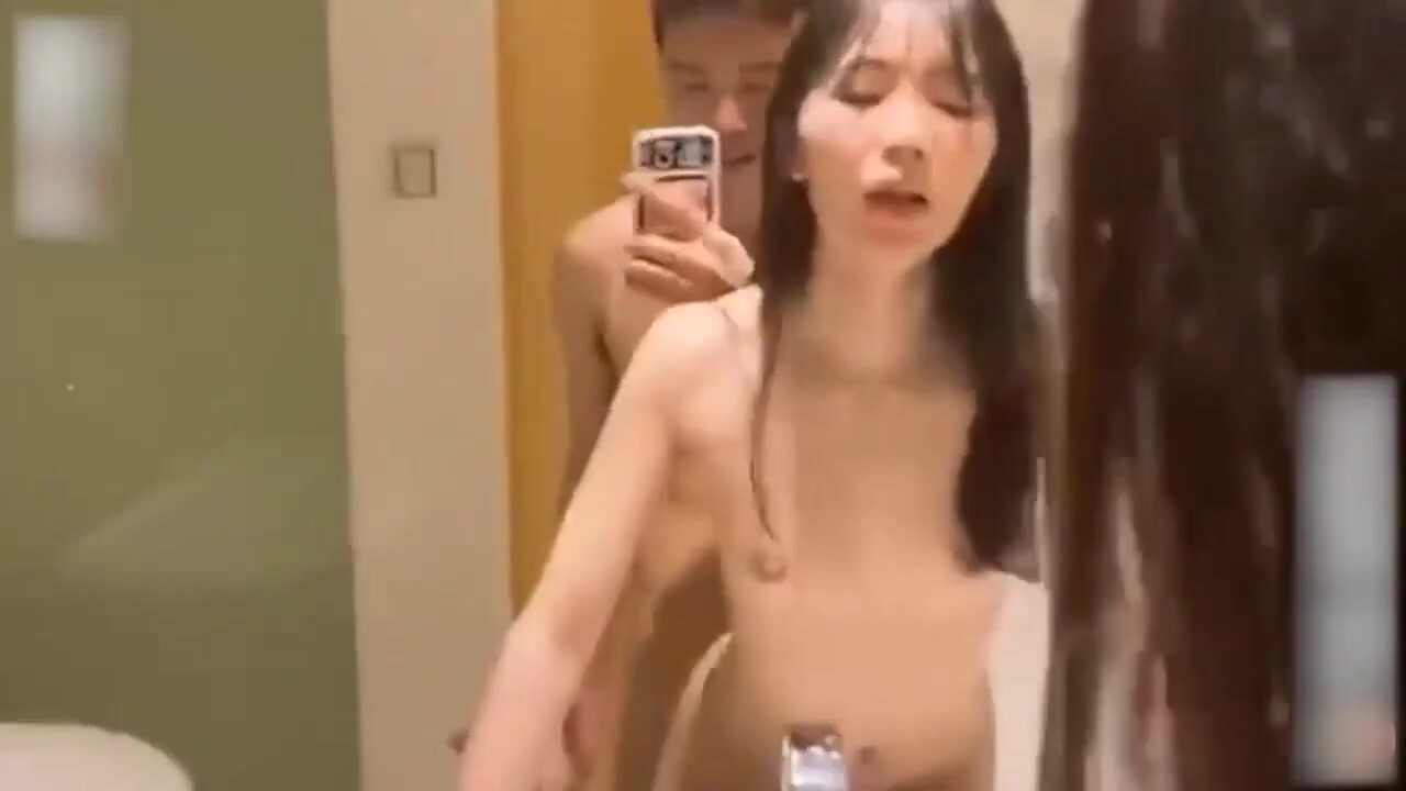校花洩密，極品顏值，超級主動且淫蕩，無論是吃雞還是被艹，表情都是十足的享受！