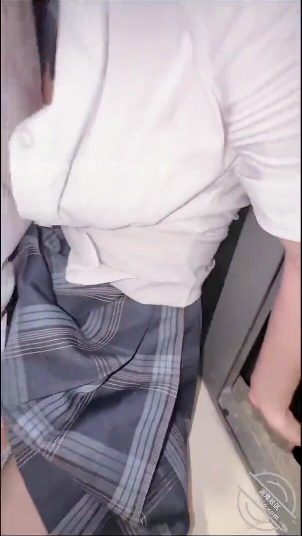 11.樓道撕妹妹黑絲，後入口交輪番上陣，強上我內射，衣服都沒脫