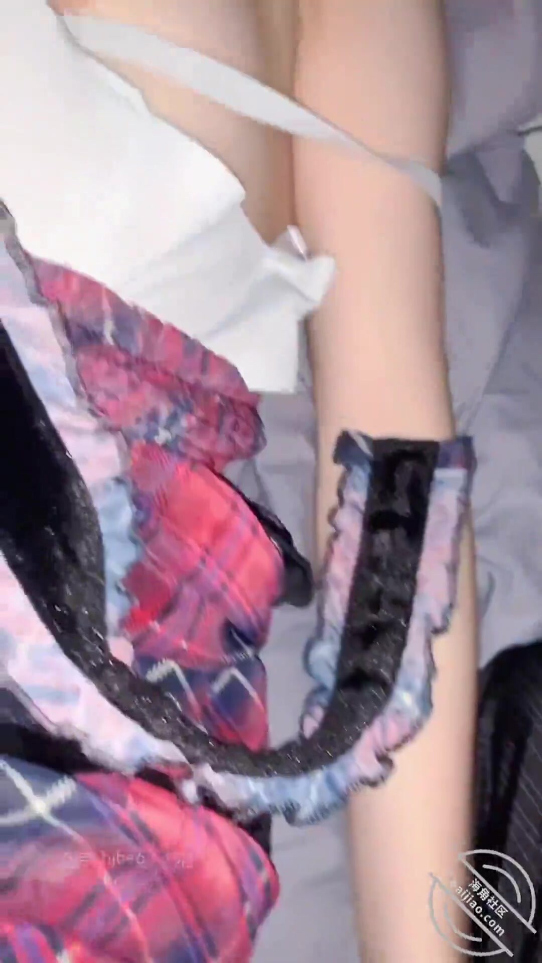 1.妹妹和閨蜜聚會酒後回家睡著了，第一次破處哭一晚上，心糾難受