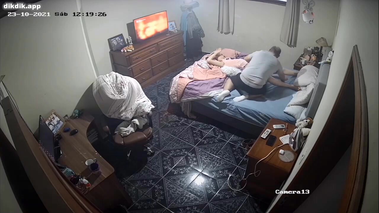 《駭客入侵真實洩密》家庭攝像頭強開偷拍各種隱秘行為自慰、做愛、刮陰毛、換衣服精彩無限 (3)
