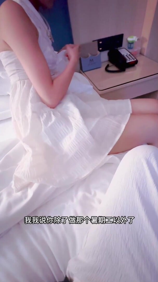 【兄妹亂倫】意淫自己妹妹 - 強爽灌醉妹妹閨蜜摸得她受不了，又粉又嫩中途偷偷拔套狂射無毛白虎穴