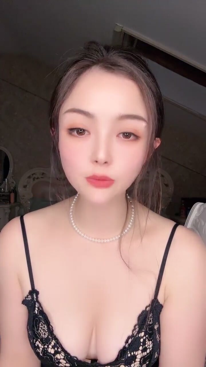 【少婦妙妙】新人御姐顏值高嫵媚撩人，閨房中舞動曼妙身姿，粉嫩的大白兔，自慰騷穴濕漉漉 (2)