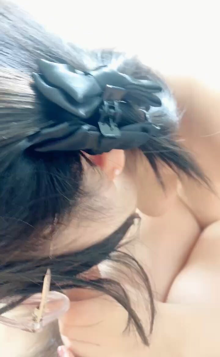 【栗子喵】對話精彩，高顏清純大波，眼鏡嫩妹一線天粉鮑，露臉性愛，道具自慰，淪為賺錢母狗 (1)