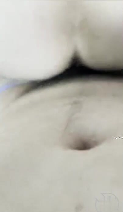 媽媽用她的肉穴吸吮我的JB，讓我一瀉千裡