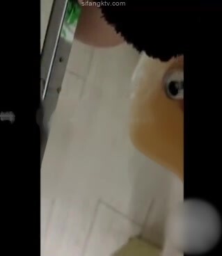 宇宙最強母子亂L灌醉白虎母女雙飛騷媽中途醒來只能威逼利誘，射精在面膜上讓母女敷，玩的真刺激