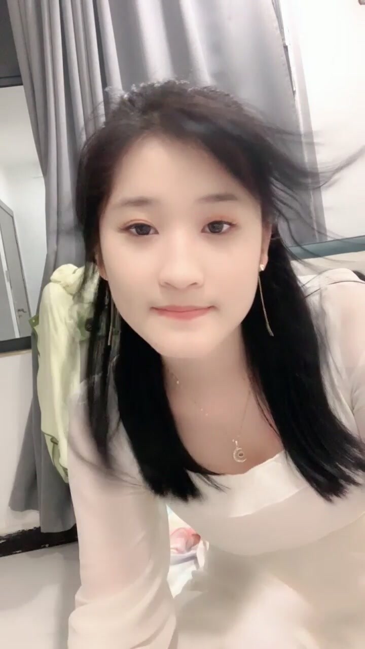 【雲妹妹】校花來了！好漂亮好甜美，清純反差小姐姐自慰！一字馬！好想進入她 (3)