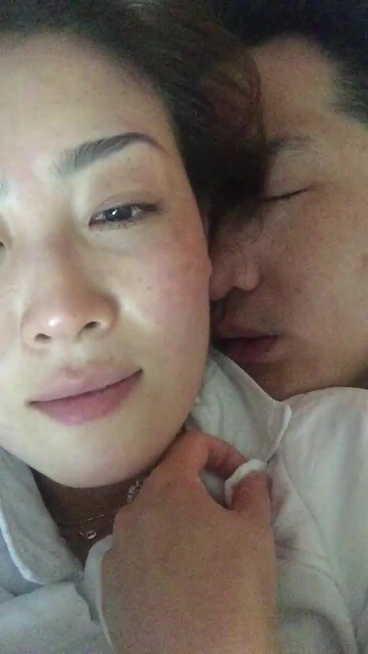 極品少婦：中年夫妻的性愛之旅，女的又欲又騷，激情不斷，瘋狂舔逼，叫聲誘人！